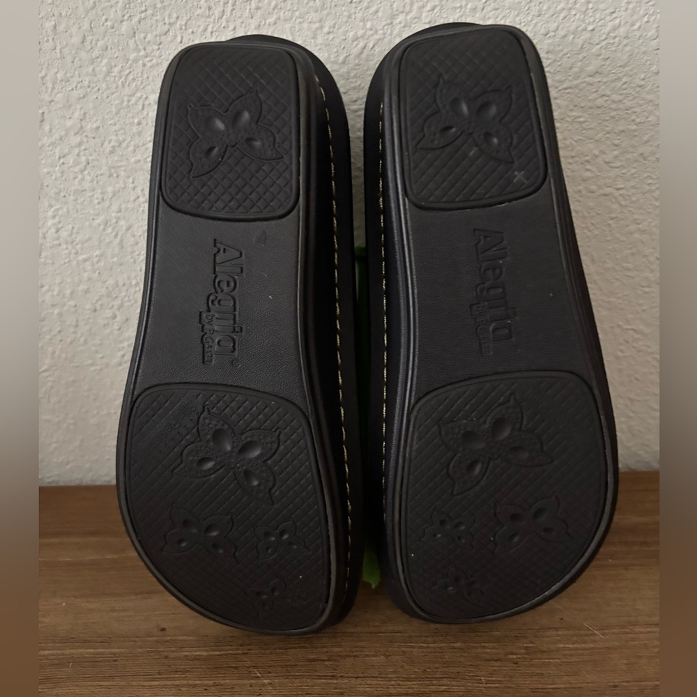 Alegria Womens Brown Shoes. Size 8. Worn once. $48 - Picture 3 of 4